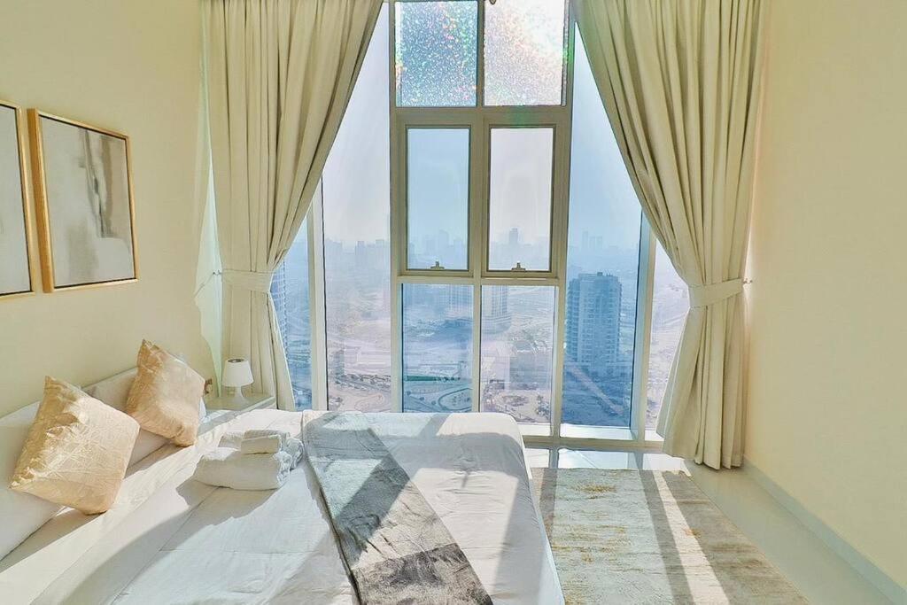 Miracle Vista Skyview 2 Bedroom Apt Dubai Ngoại thất bức ảnh